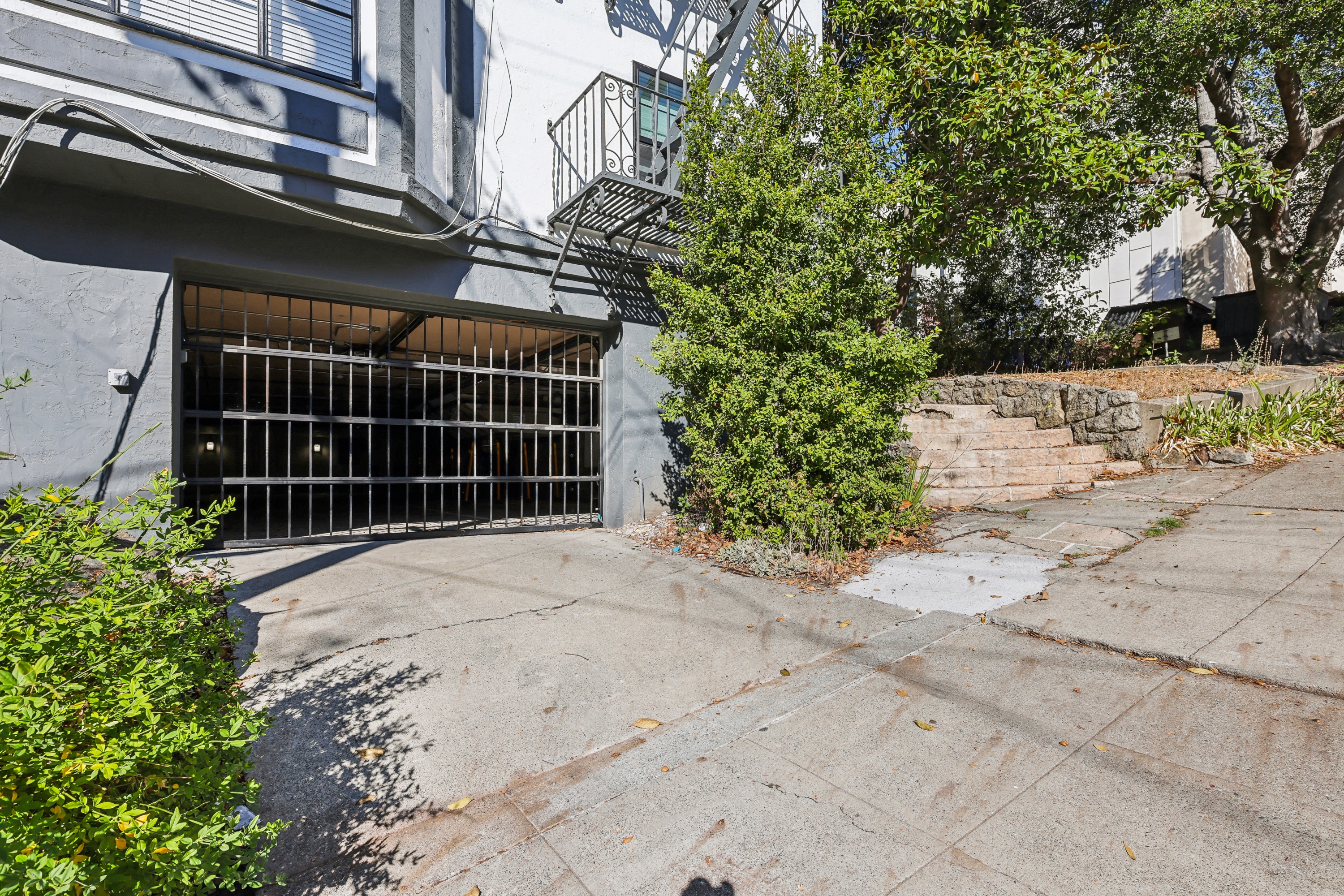 2369 Le Conte Avenue photo 4